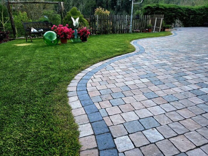 Selciato-giordania-con-e-bordo-basalto