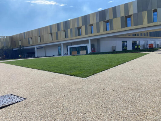 prima-ground®-calcestruzzo-architettonico-in-sasso-lavato-hq-bulgari-valenza_1