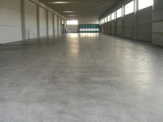 pavimenti-industriali-in-calcestruzzo-tradizionale-capannone