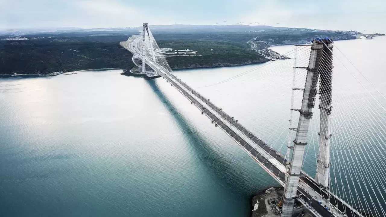 Yavuz Sultan Selim Bridge in Turchia (Instabul)