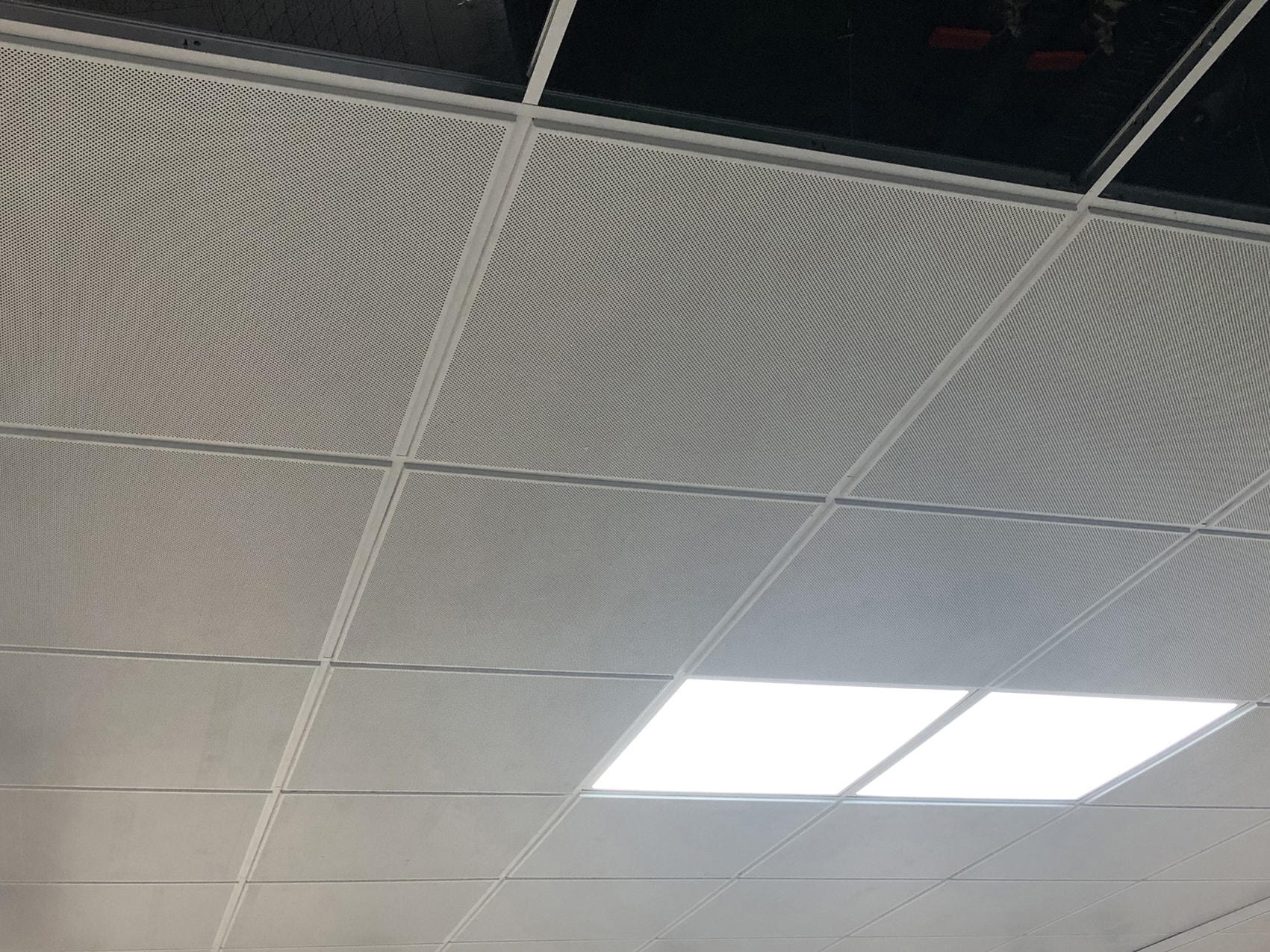 Sistema radiante a soffitto ispezionabile Rehau