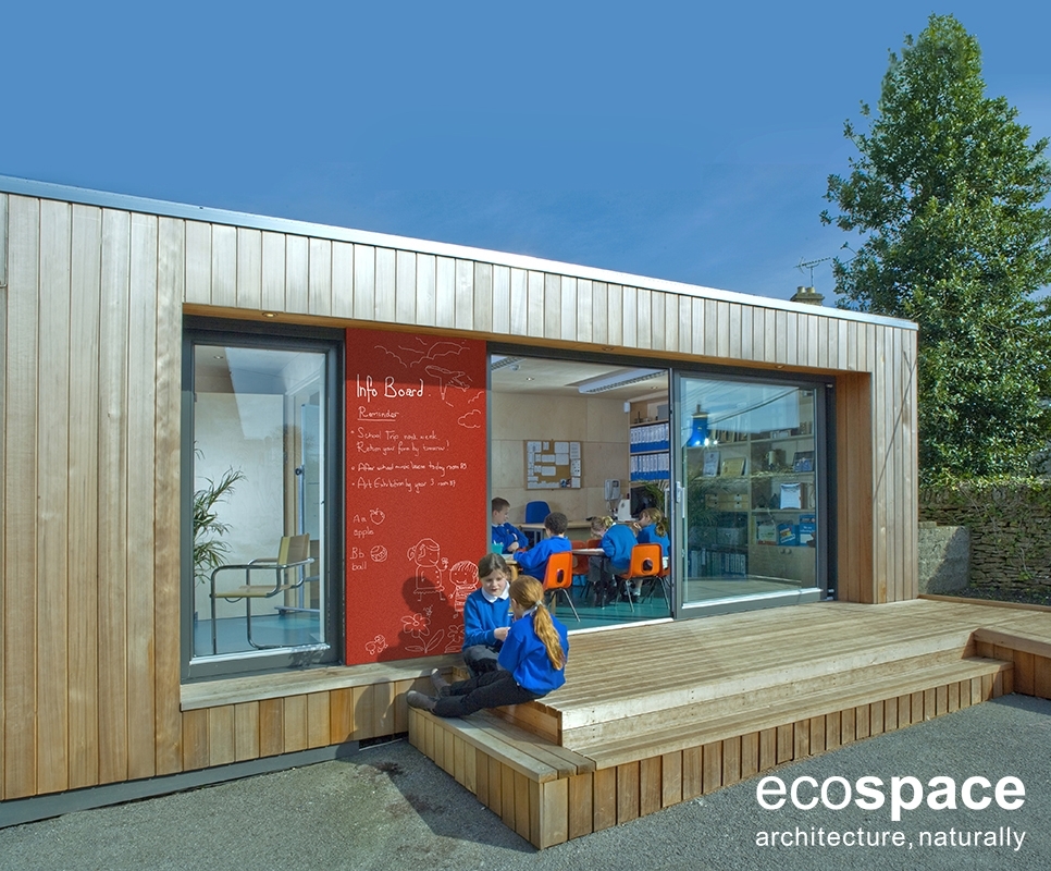 Aule Scolastiche - Aula scolastica Ecospace a copertura piana – rivestimento in cedro – tetto giardino – completa di impianto termico ed elettrico - configurazione con o senza blocco servizi
