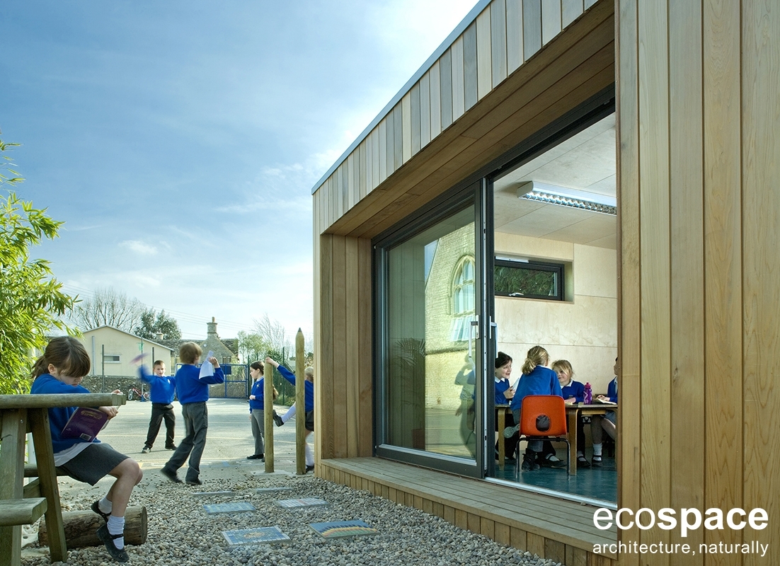 Aule Scolastiche - Aula scolastica Ecospace a copertura piana – rivestimento in cedro – tetto giardino – completa di impianto termico ed elettrico - configurazione con o senza blocco servizi