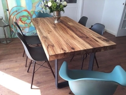 Tavolo in legno naturale di castagno da sala 6 posti