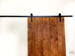 Porta scorrevole in legno massello invecchiato – barn doors