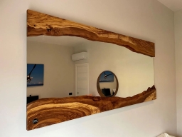 Specchio rustico in legno di olivo