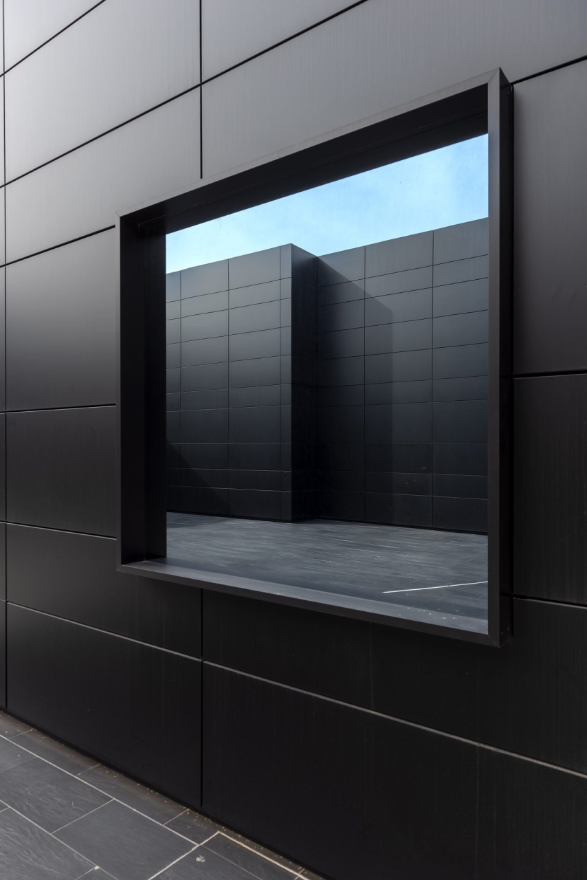 black-architecture-headquarter-padova-detail-02