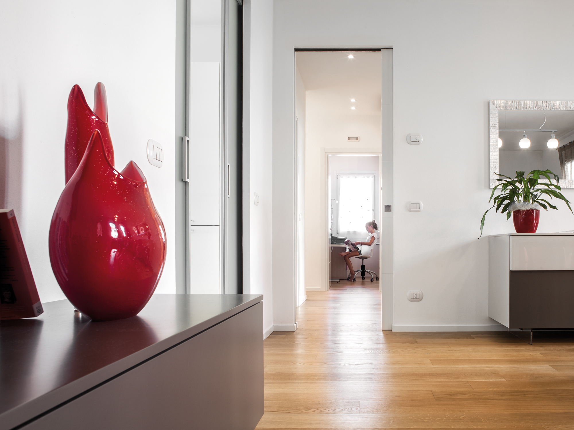 Porte a scomparsa con punti luce - immagine 9