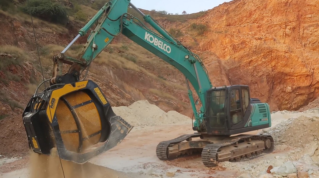 MB-S18---Kobelco-SK220XD