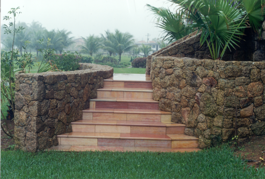 114-Bull-Nose-Treads-Pink-1030x698-1