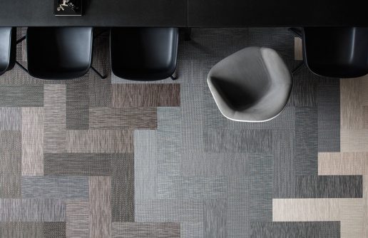 liuni_pavimenti_vinilici_autoposanti_bolon_tatami_doghe_artisan_coal_slate_ecru_3-2-516x334-1