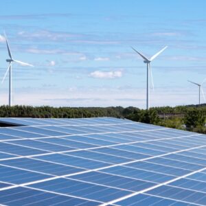 Comunità Energetiche Rinnovabili, il taglio del 64% dei fondi PNRR accende lo scontro politico e operativo