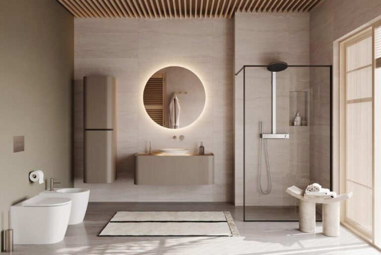 Design morbido, versatilità progettuale e soluzioni intelligenti di contenimento: la collezione Glora di VitrA trasforma lo spazio bagno in un luogo accogliente, raffinato e perfettamente organizzato, dove stile e comfort dialogano con naturalezza