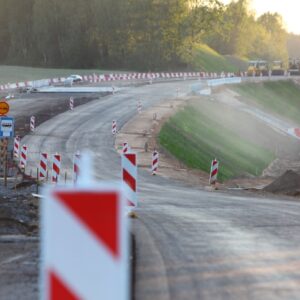 Cantieri PNRR, nuove regole per accelerare gli investimenti: stretta su subappalti, crisi d’impresa e silenzio-assenso