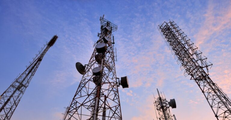 Vincolo paesaggistico e impianti di telecomunicazione: la Corte Costituzionale fissa il limite della semplificazione