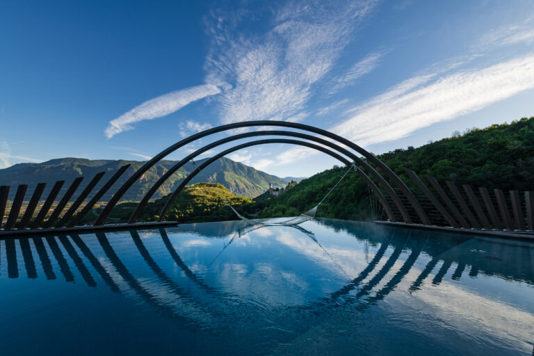 L’autenticità incontra il design. Il nuovo volto dell’Hotel Sigmundskron firmato LAINS Architects e Piscine Castiglione