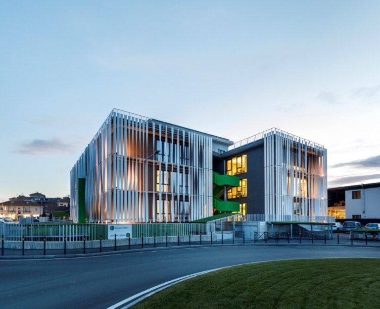 Un’interpretazione evoluta dell’architettura direzionale, capace di rispondere alle trasformazioni dei workplace contemporanei: le soluzioni in alluminio Schüco per il nuovo eVISO Center of Collective Intelligence
